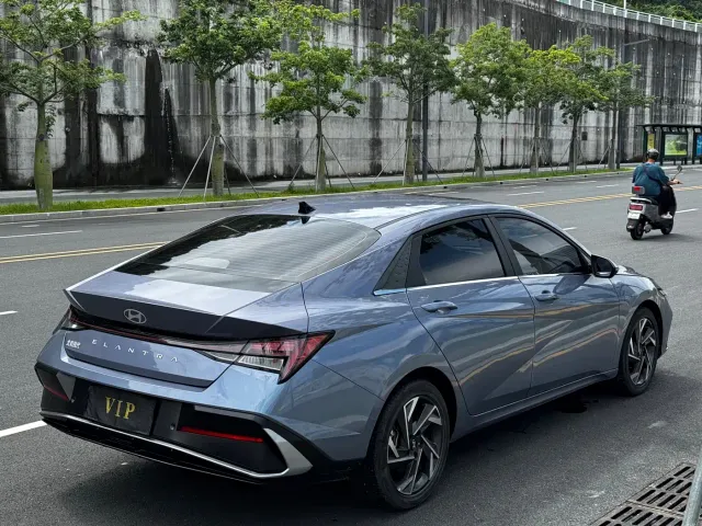 Hyundai Elantra — Фото автомобиля 9