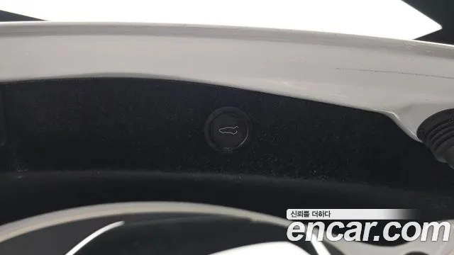 Tesla Model 3 — Фото автомобиля 19