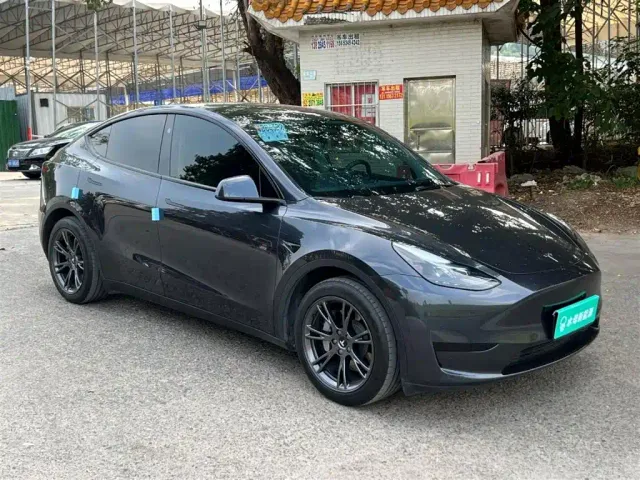 Tesla Model Y — Фото автомобиля 13