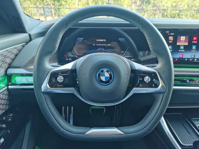 BMW i7 — Фото автомобиля 12