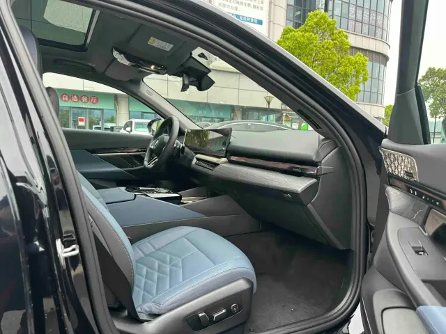 BMW 5 Series — Фото автомобиля 10