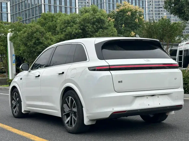 Li Auto L7 — Фото автомобиля 4