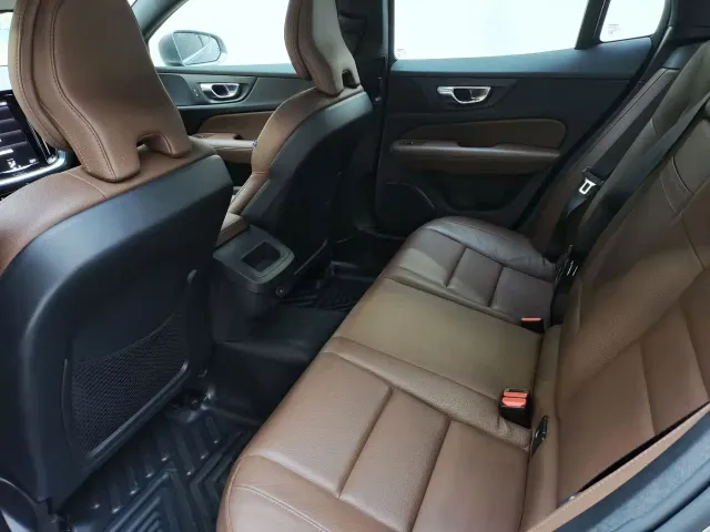 Volvo Volvo S60 2022 B4 Smart Comfort Luxury Edition — Фото автомобиля 16