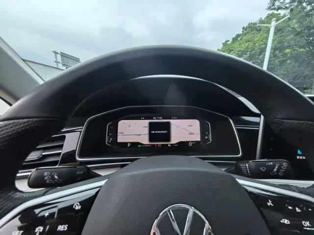 Volkswagen Tiguan L — Фото автомобиля 12