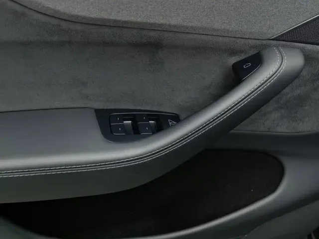 Tesla Model Y — Фото автомобиля 9