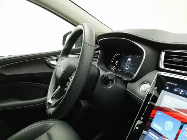 Roewe RX5 — Фото автомобиля 22