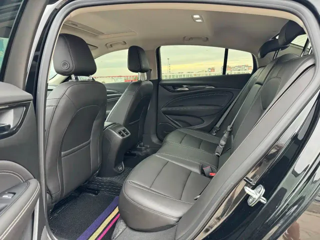 Buick Regal — Фото автомобиля 6