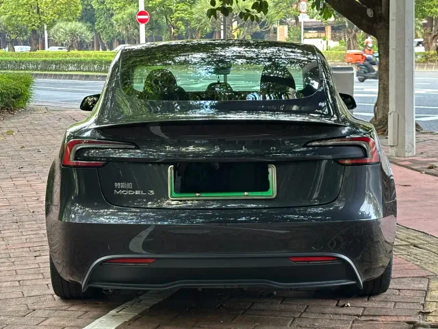 Tesla Model 3 — Фото автомобиля 3
