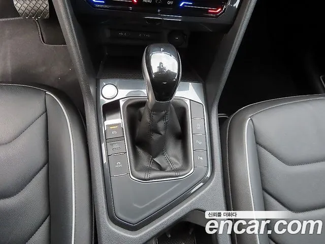 Volkswagen Tiguan Tiguan 2 поколение 2.0 TDI Premium — Фото автомобиля 10