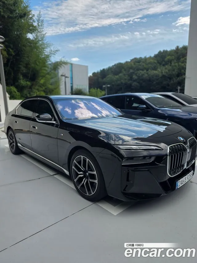 BMW 7 Series G70 — Фото автомобиля 3