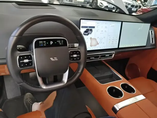 Li Auto L9 — Фото автомобиля 9