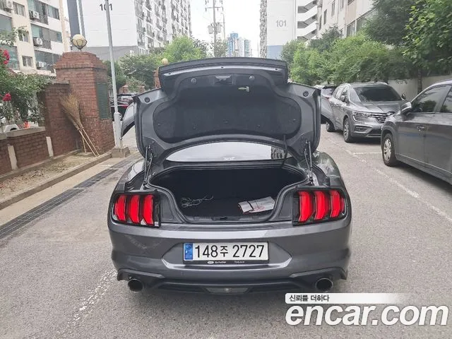 Ford Mustang — Фото автомобиля 6