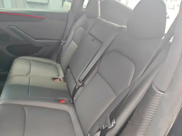 Tesla Model Y — Фото автомобиля 13