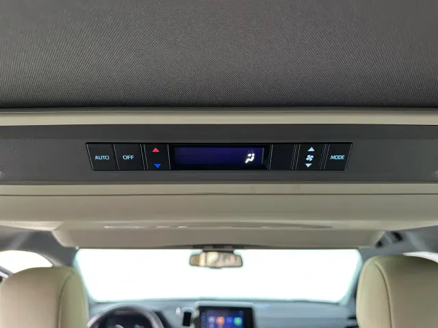 Toyota Sienna — Фото автомобиля 10