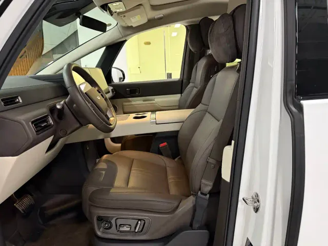 Li Auto MEGA — Фото автомобиля 11