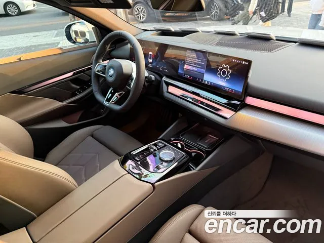 BMW i5 G60 — Фото автомобиля 12