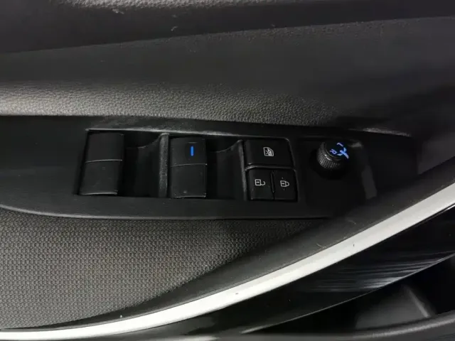 Toyota Corolla 2021 Hybrid 1.8L E-CVT Pioneer Edition — Фото автомобиля 9