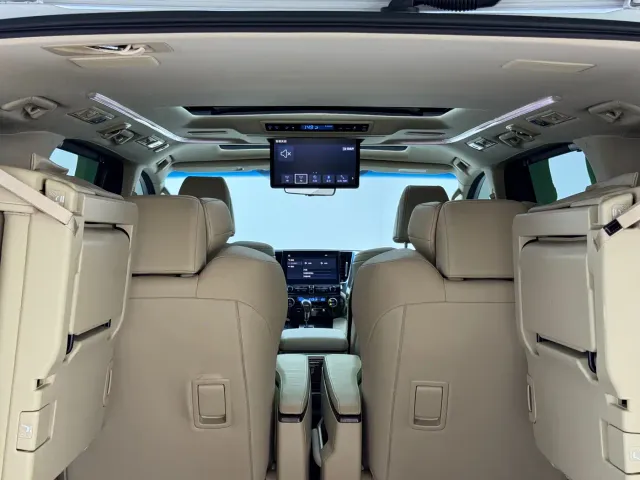 Toyota Alphard — Фото автомобиля 11