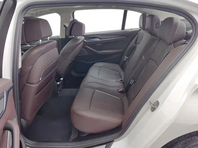 BMW 5 Series — Фото автомобиля 15