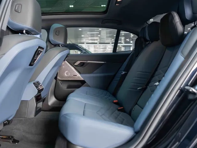 BMW 5 Series — Фото автомобиля 15