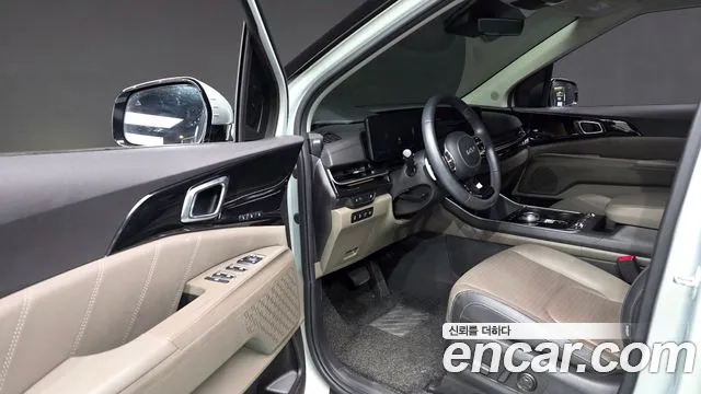Kia Carnival Generation 4 — Фото автомобиля 10