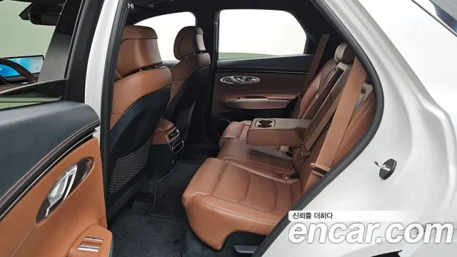 Genesis GV70 — Фото автомобиля 16