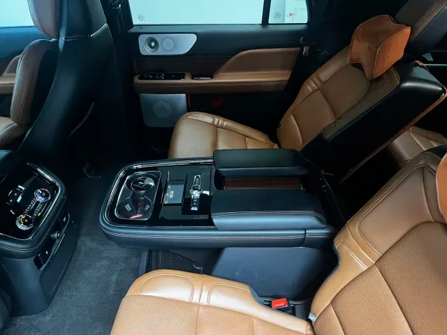 Lincoln Navigator — Фото автомобиля 12