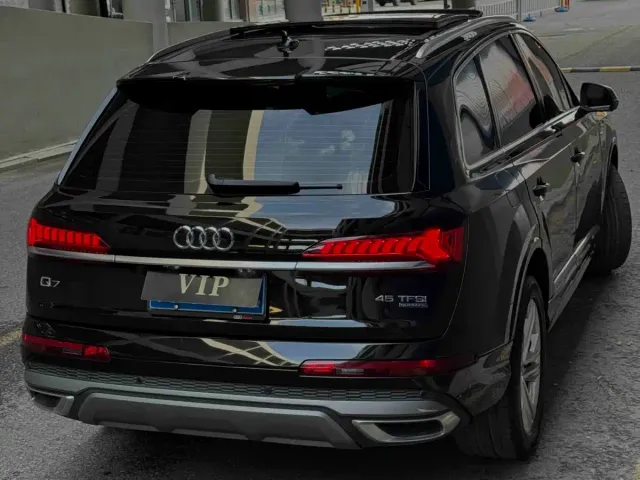 Audi Q7 — Фото автомобиля 4