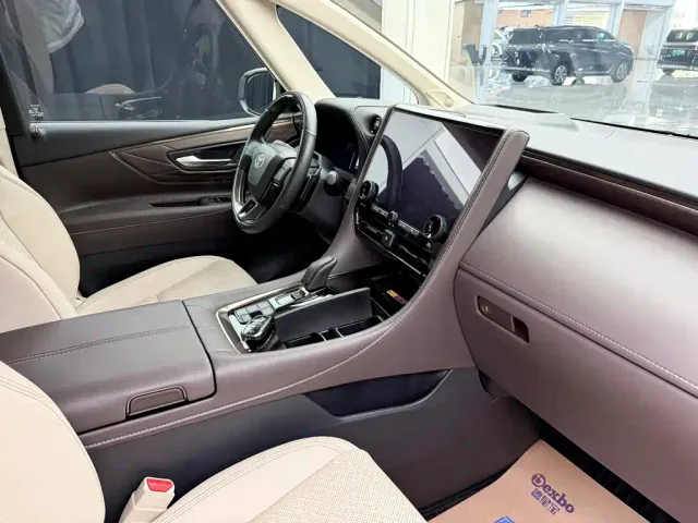 Toyota Alphard — Фото автомобиля 18