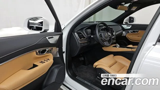 Вольво XC90 — Фото автомобиля 10