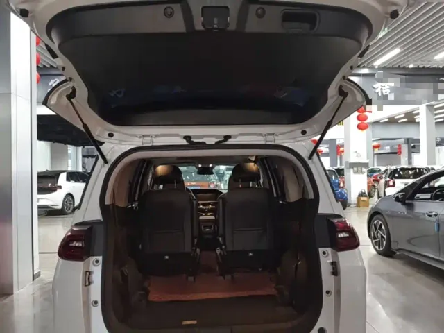 GAC Trumpchi M6 — Фото автомобиля 18