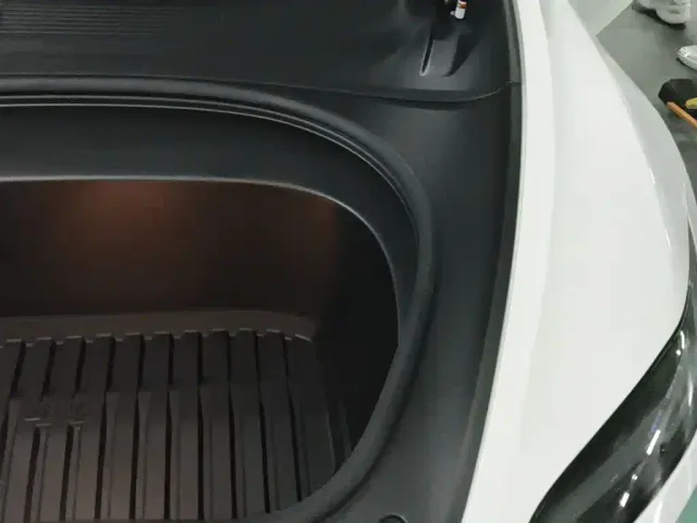 Tesla Model 3 — Фото автомобиля 22
