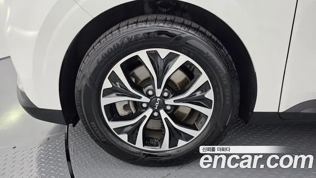 Kia Canival Carnival 4 поколение 9 мест Prestige — Фото автомобиля 3