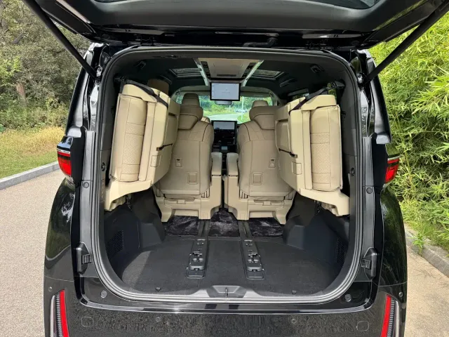 Toyota Vellfire — Фото автомобиля 10