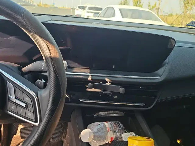 Buick Envision Plus — Фото автомобиля 12