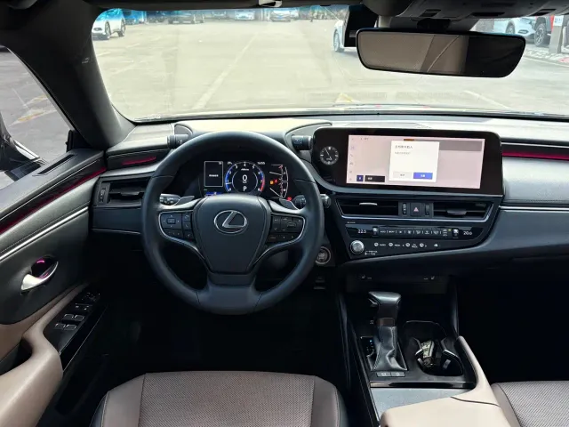 Lexus ES — Фото автомобиля 8