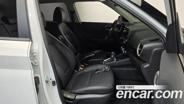 Hyundai Venue — Фото автомобиля 16