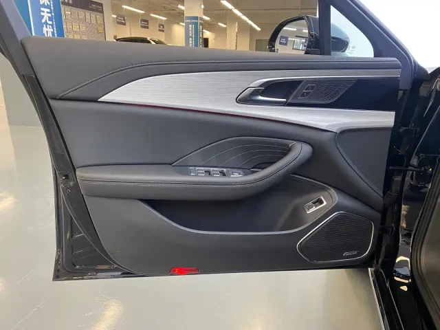 Hongqi H5 — Фото автомобиля 5