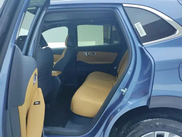Geely Galaxy Starship 7 EM-i — Фото автомобиля 11
