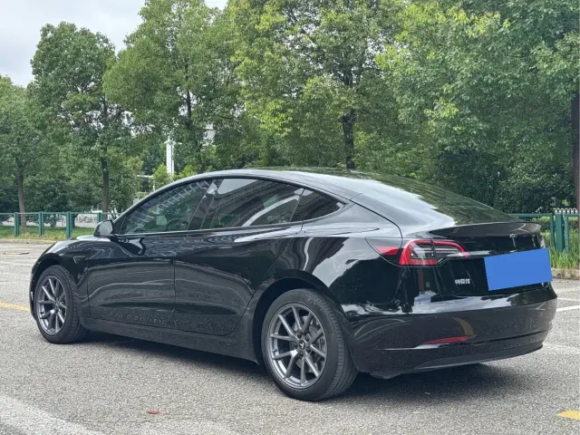Tesla Model 3 — Фото автомобиля 7