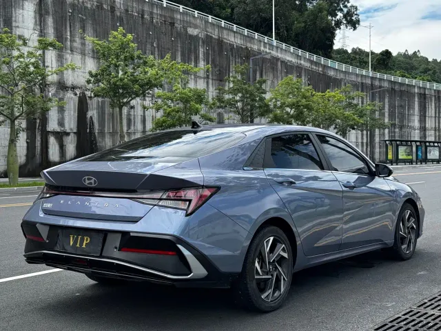 Hyundai Elantra — Фото автомобиля 10