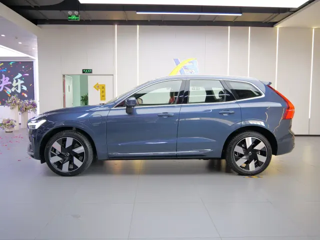 Volvo XC60 — Фото автомобиля 4