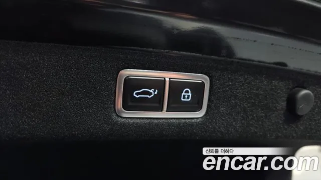Hyundai Grandeur Grandeur (GN7) 2.5 Бензин 2WD — Фото автомобиля 15