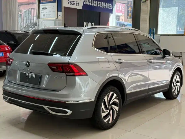 Volkswagen Tiguan L — Фото автомобиля 4