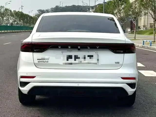 Geely Emgrand — Фото автомобиля 8