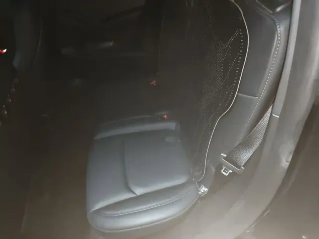 Tesla Model Y — Фото автомобиля 13