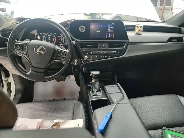 Lexus ES — Фото автомобиля 9