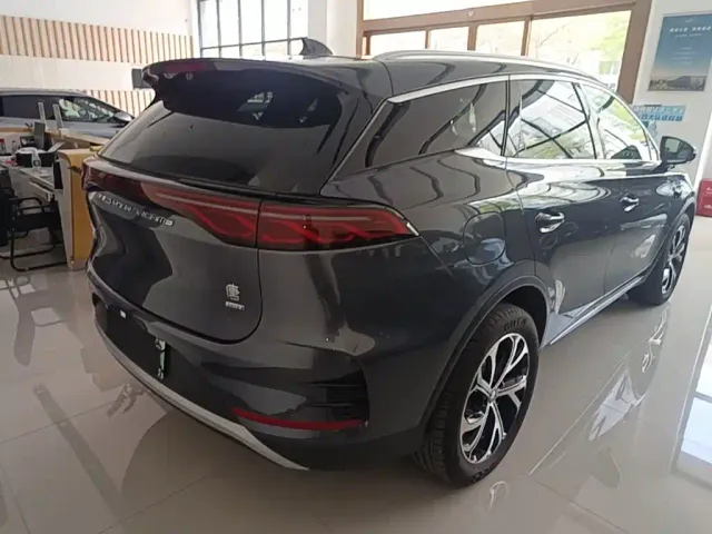 BYD Tang — Фото автомобиля 6