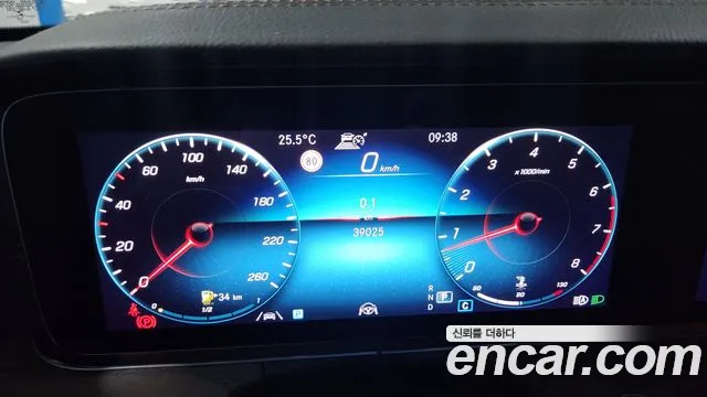 Mercedes-Benz E-Class — Фото автомобиля 5