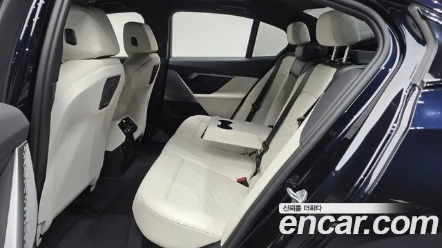 BMW 5 Series G60 — Фото автомобиля 17